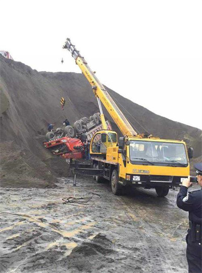 鹤山上犹道路救援